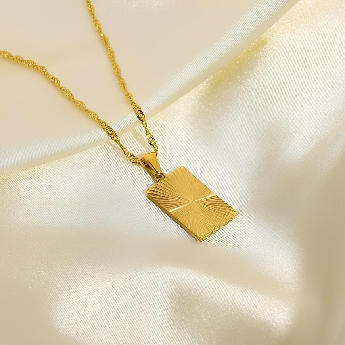 Aurelie – Necklace Sun with Medal