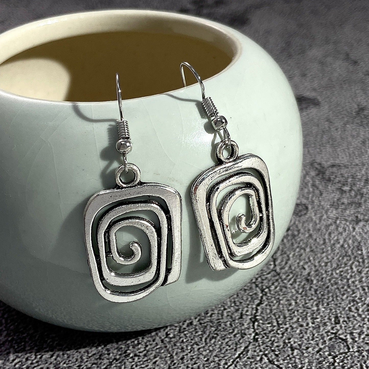 Eva – Spiral Earrings in Retro Style in Silver