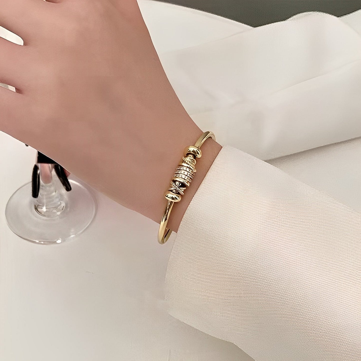 Ella – Adjustable Bracelet with Golden Pendants