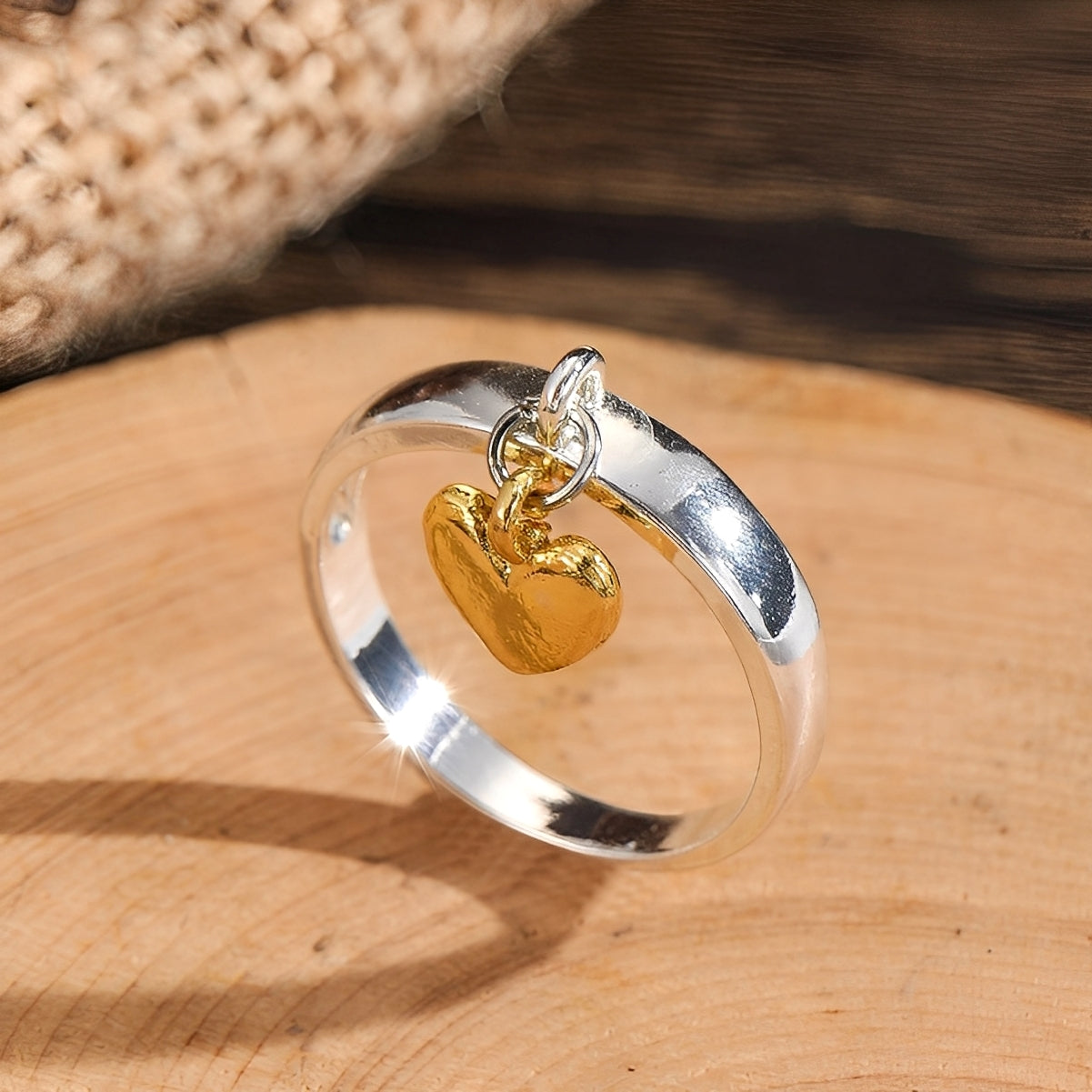 Miriam – Vintage silver ring with hanging heart