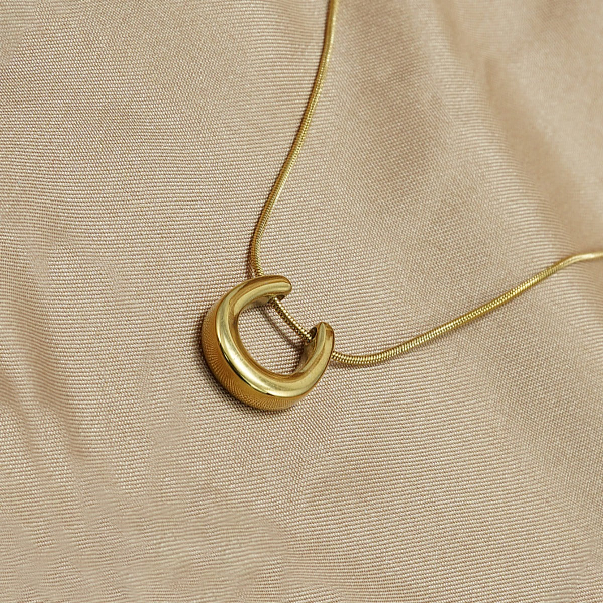 Caitlin – Gold-Plated Horseshoe Necklace as a Lucky Charm
