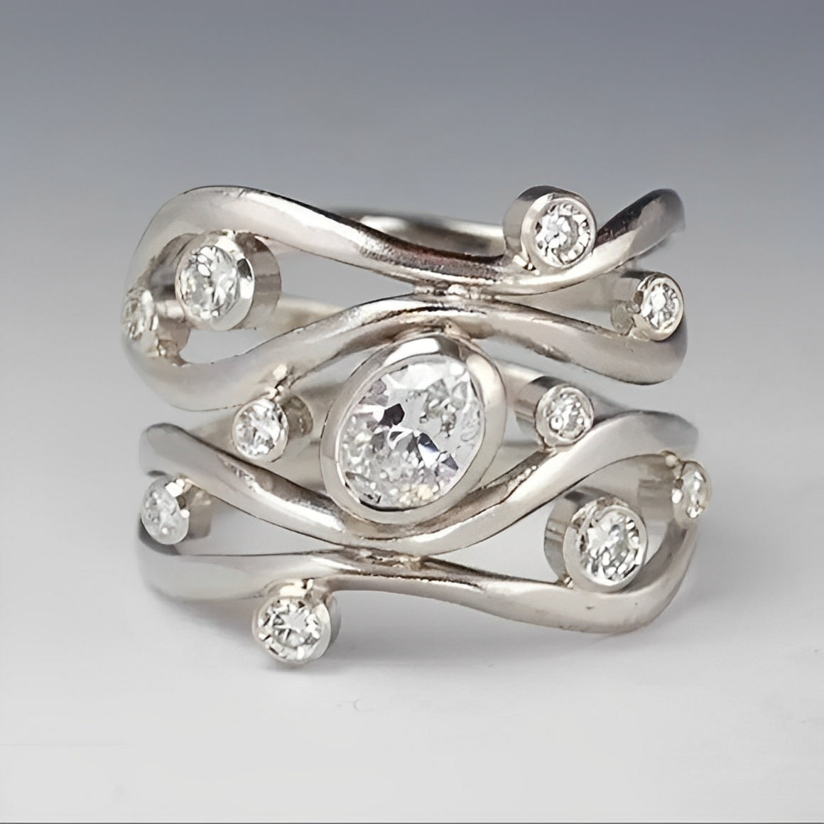 Inara – Vintage Ring in Silver with Irregular Zirconia