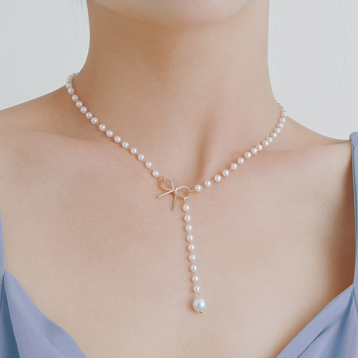 Antoneth – Necklace with Bow-Shaped Pendant and Pearl