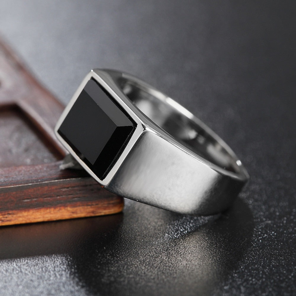 Daro – Men's Signet Ring with Black Stone