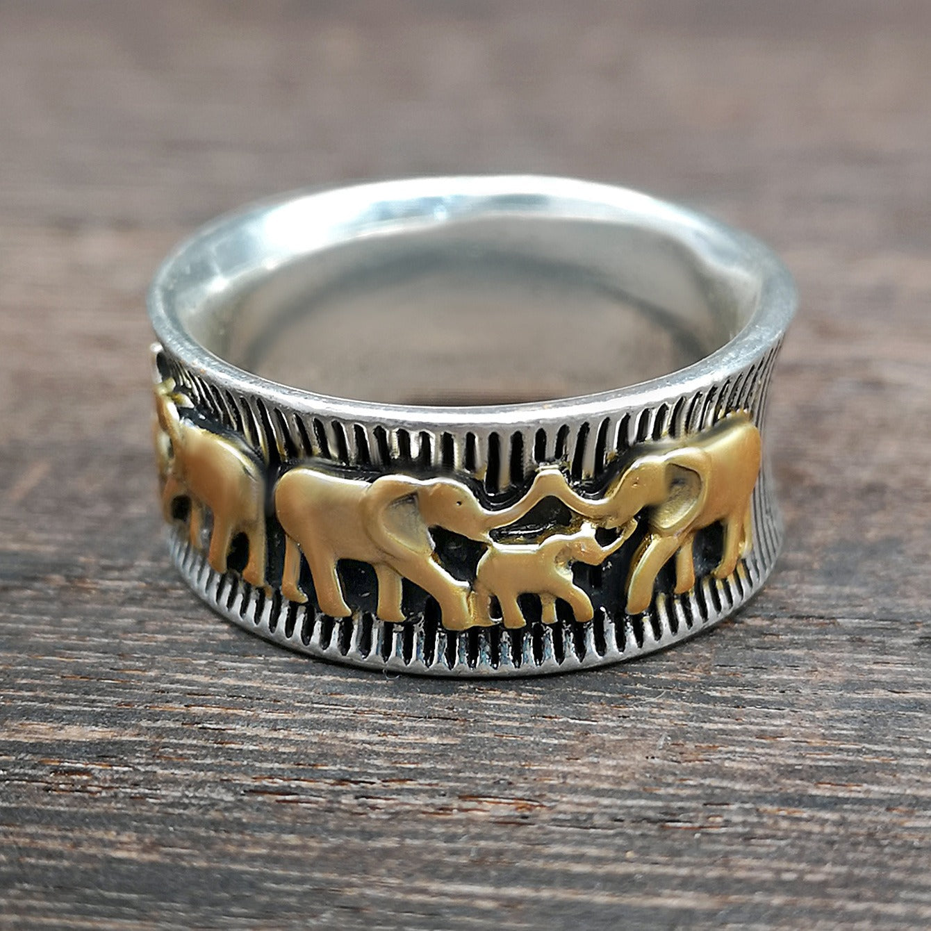 Eli – Elephant Ring Gold Vintage