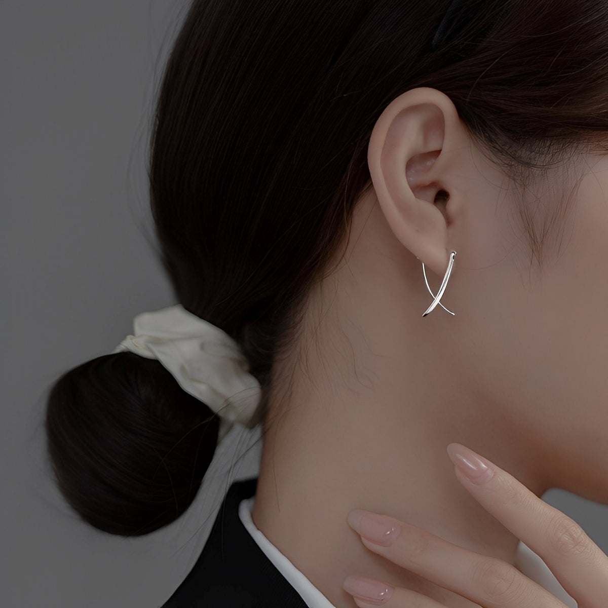 Vanny – Cross earrings in chic gold