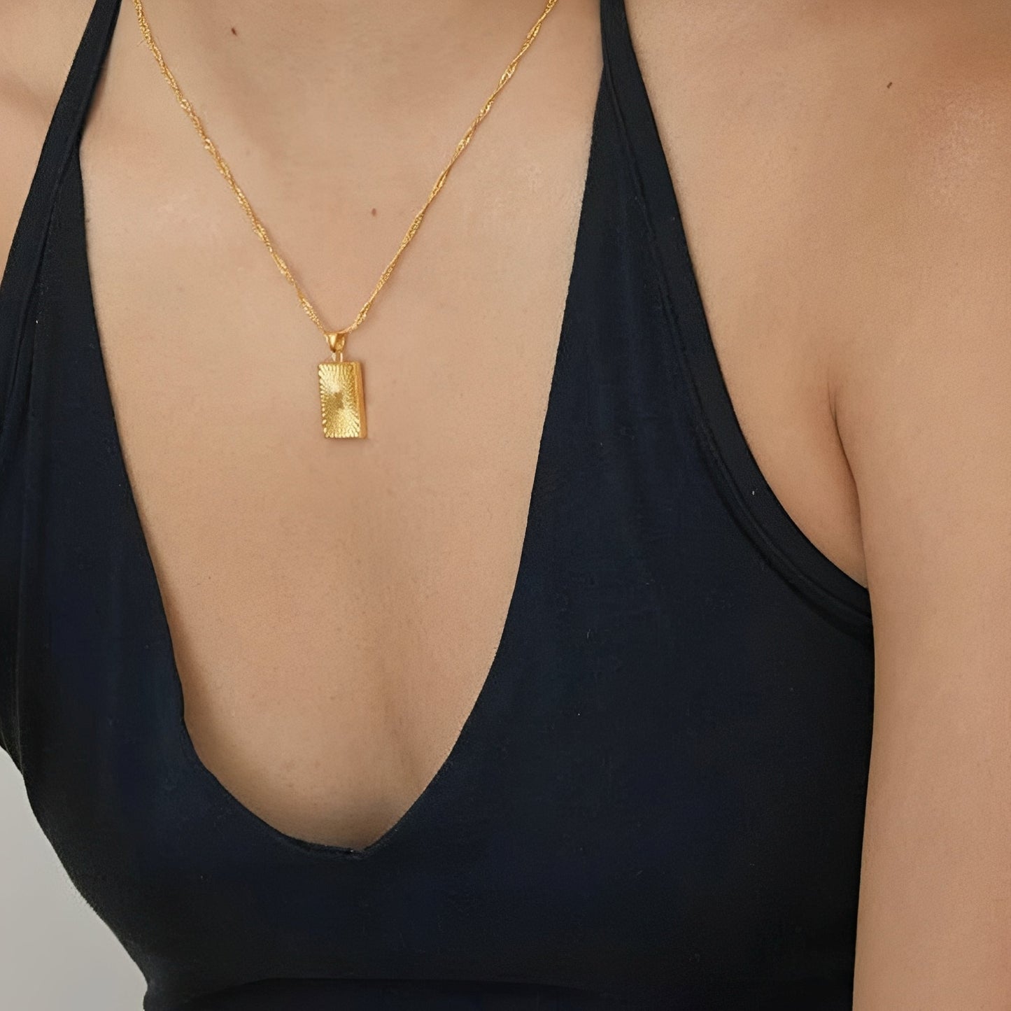 Aurelie – Necklace Sun with Medal