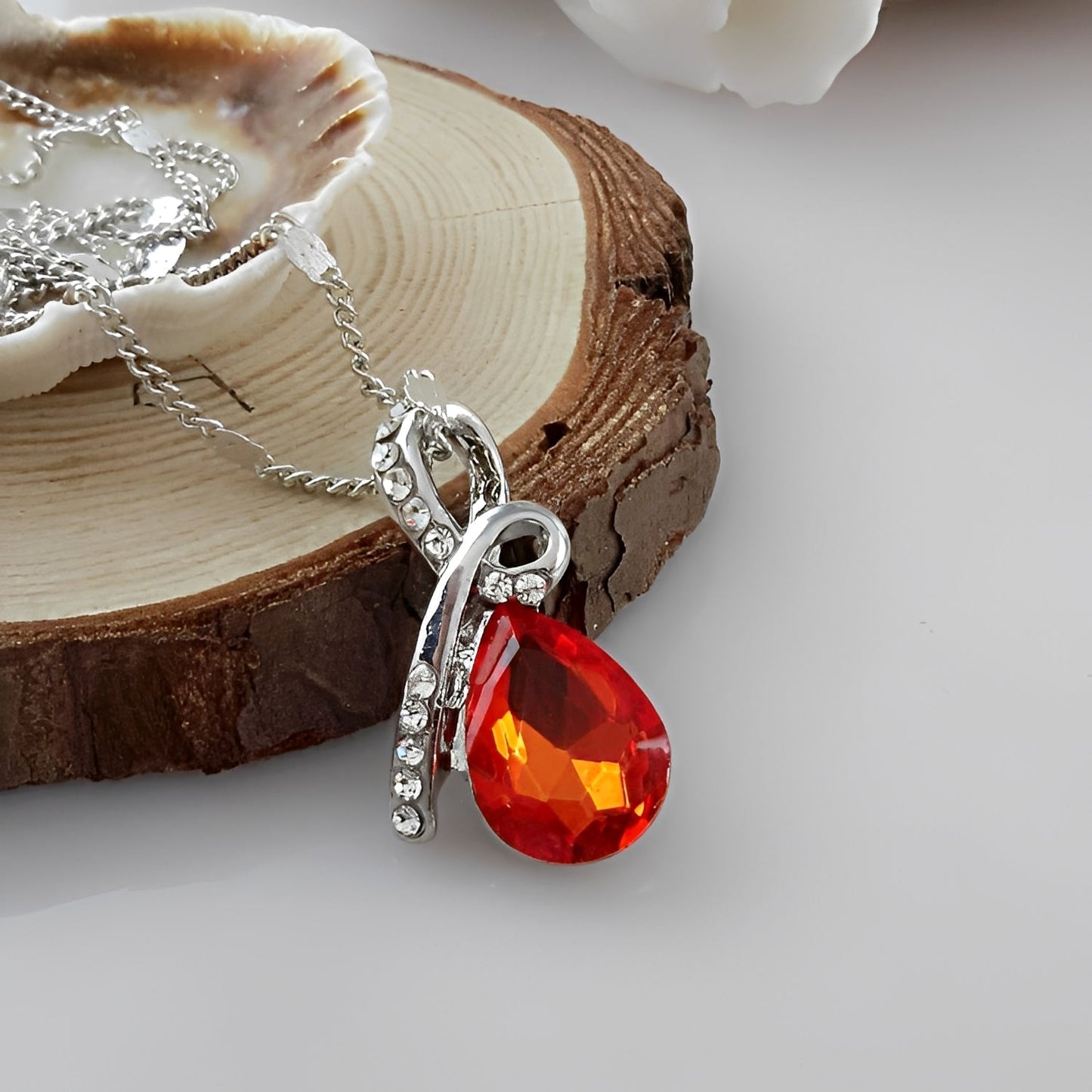 Pilar – Necklace Crystal Sparkling White Gold