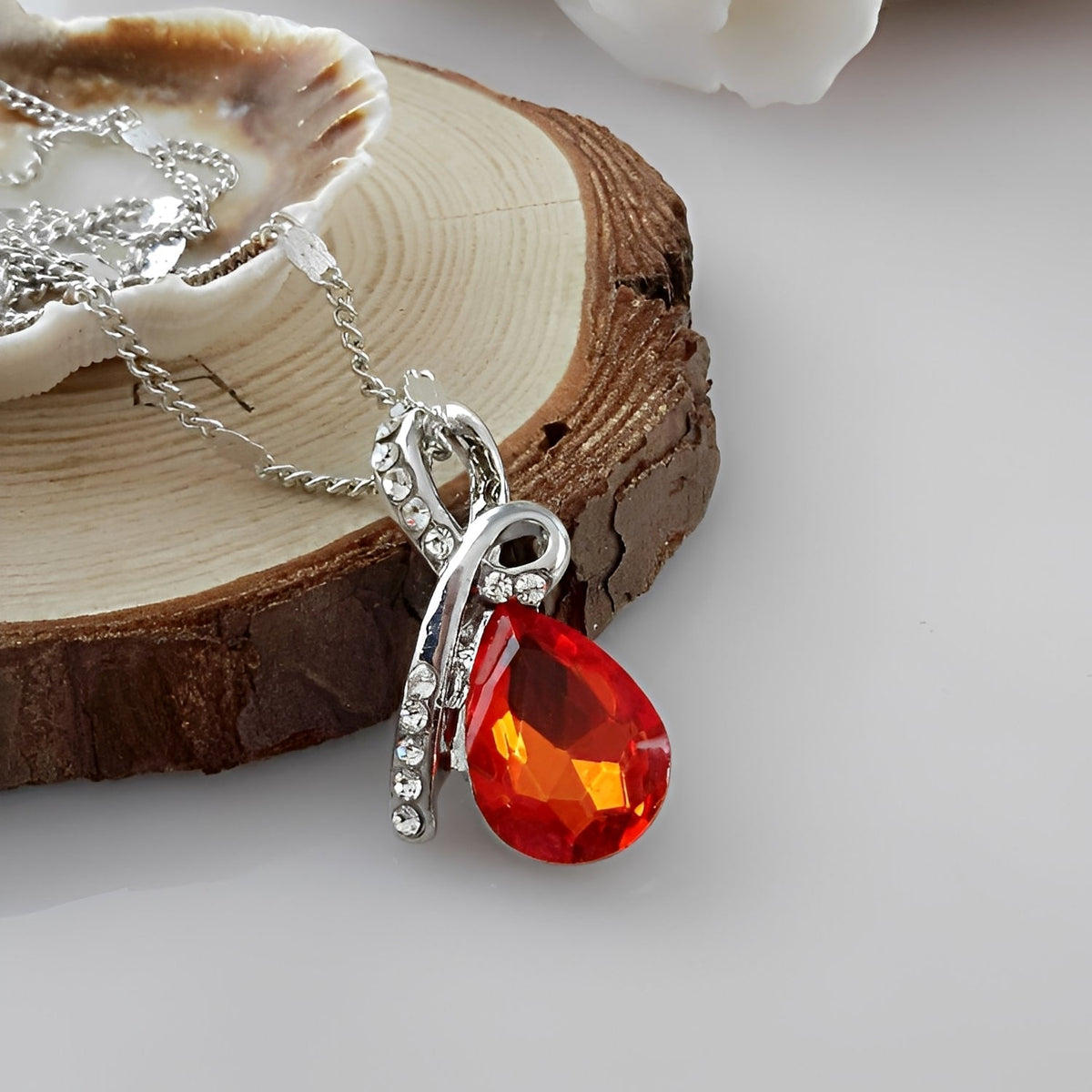 Pilar – Sparkling White Necklace