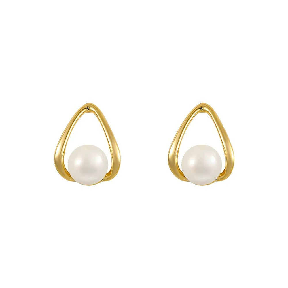 Geah – Earrings with Hollow Gold Pearls