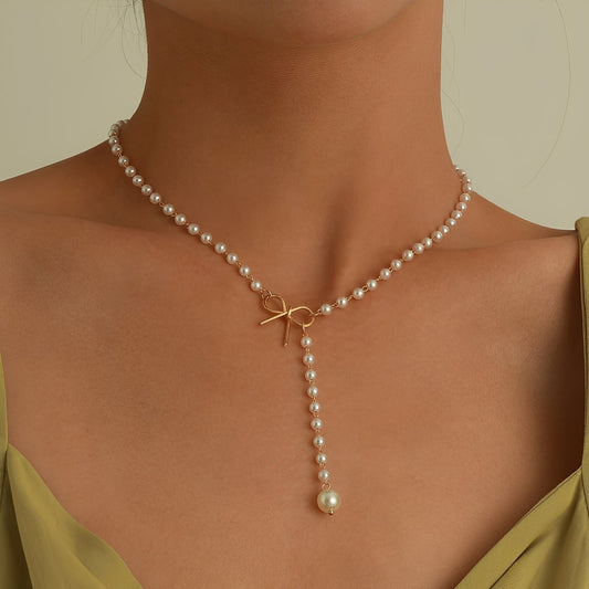 Antoneth – Necklace with Bow-Shaped Pendant and Pearl
