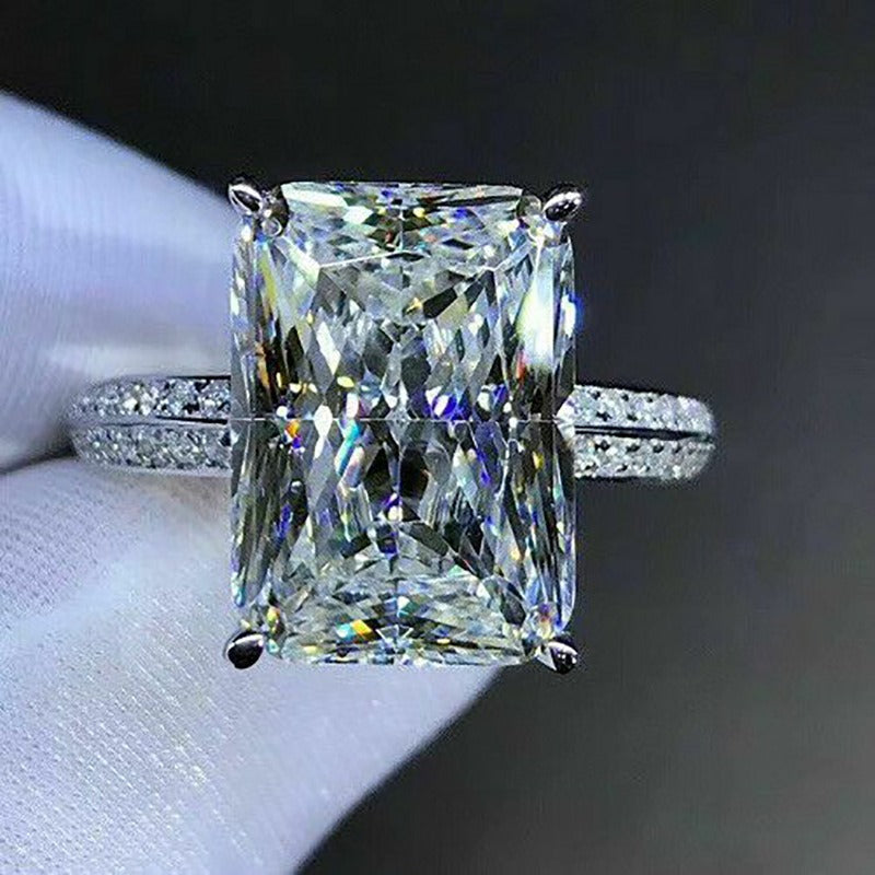 Jade – Ring with Oversized Zircon