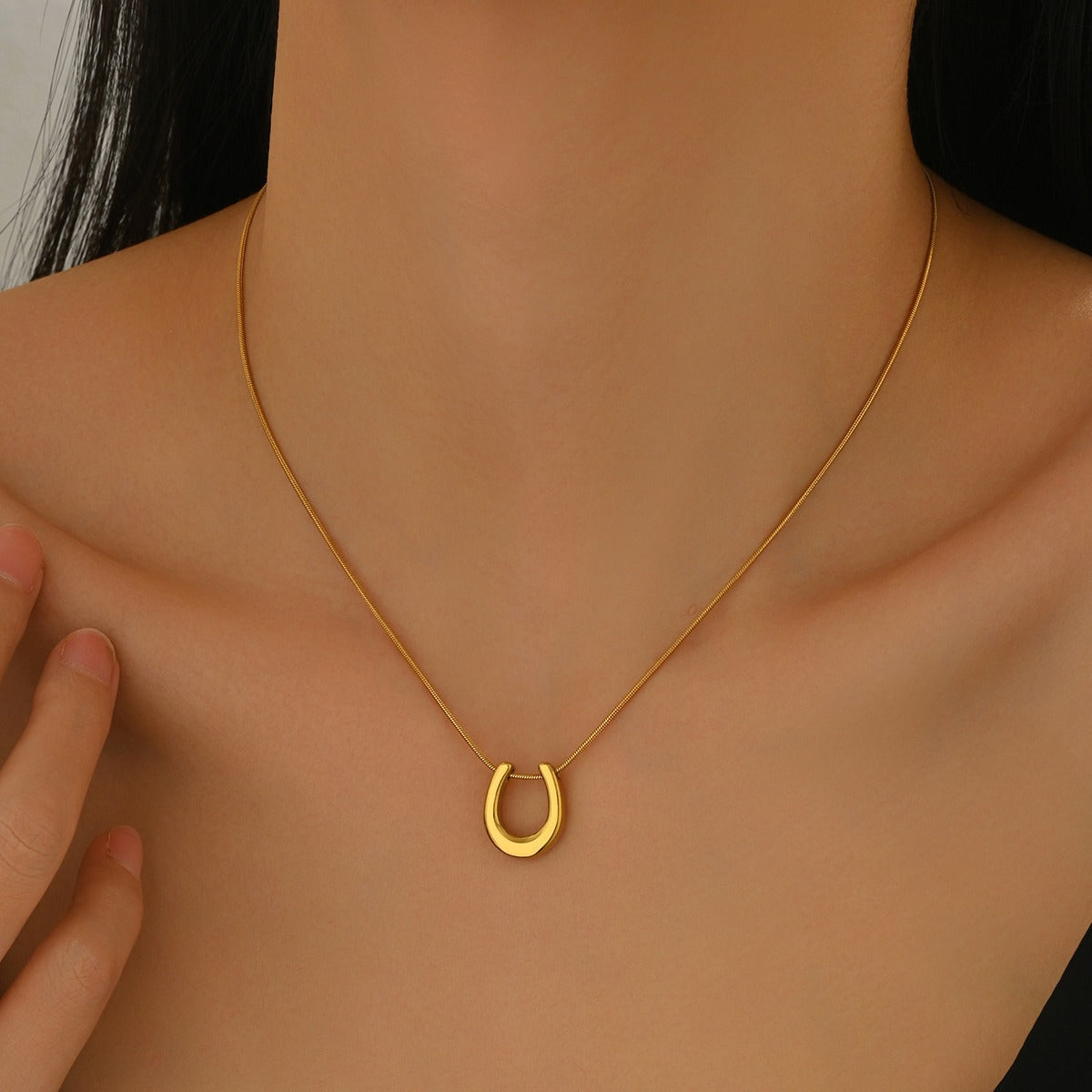 Caitlin – Gold-Plated Horseshoe Necklace as a Lucky Charm