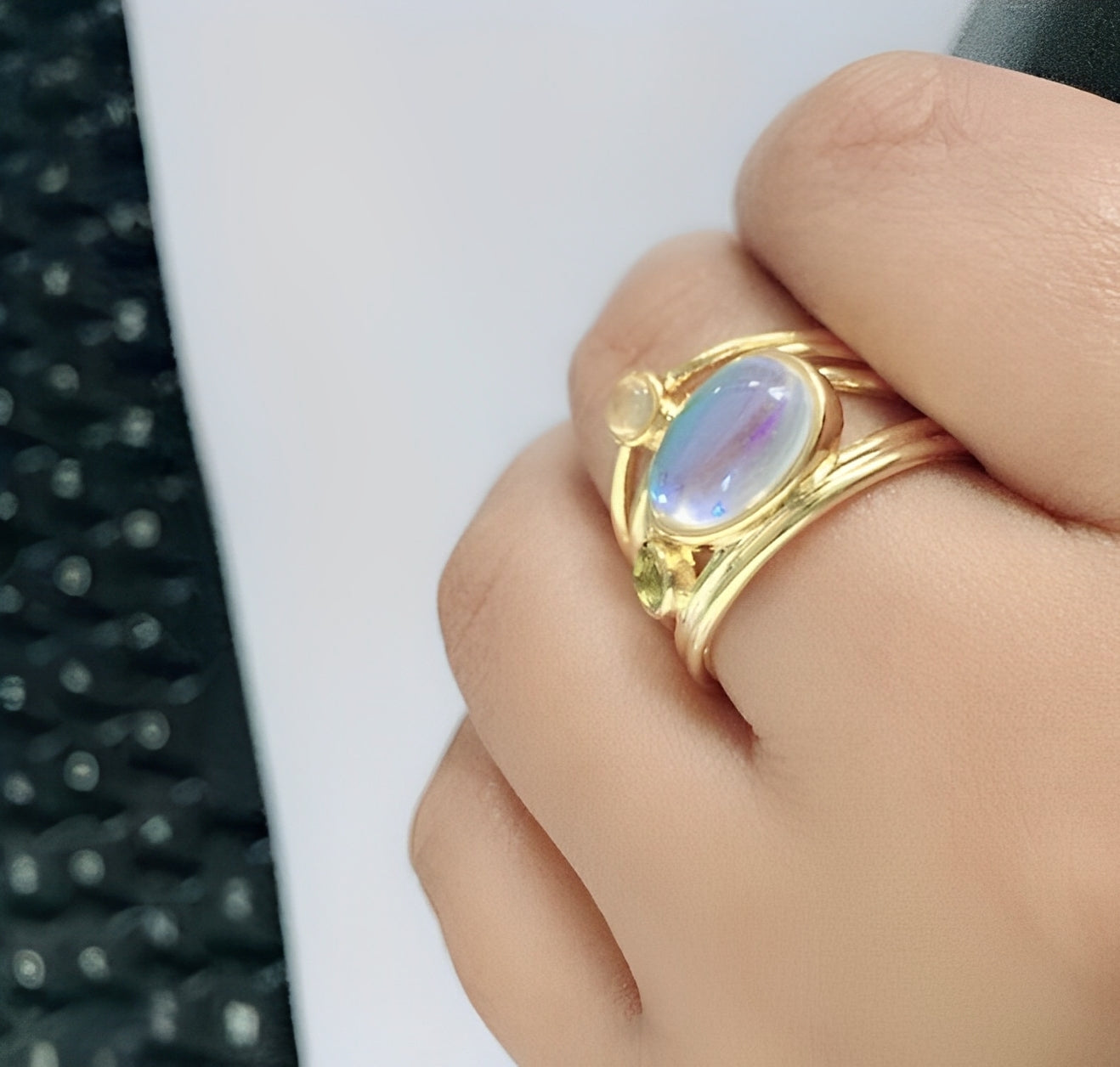 Miranda – Vintage Ring with Blue Moonstone