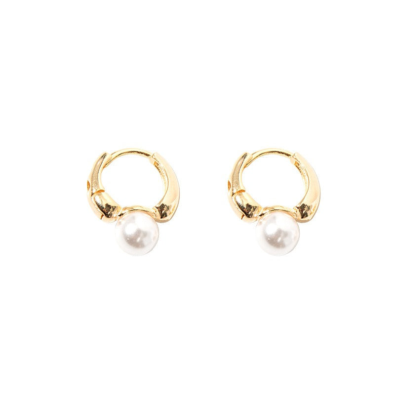 Maelle – Golden Earrings with Single Pearl