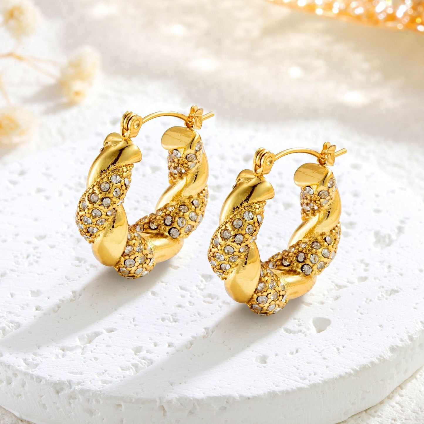 Alix – Golden U-Twist Earrings