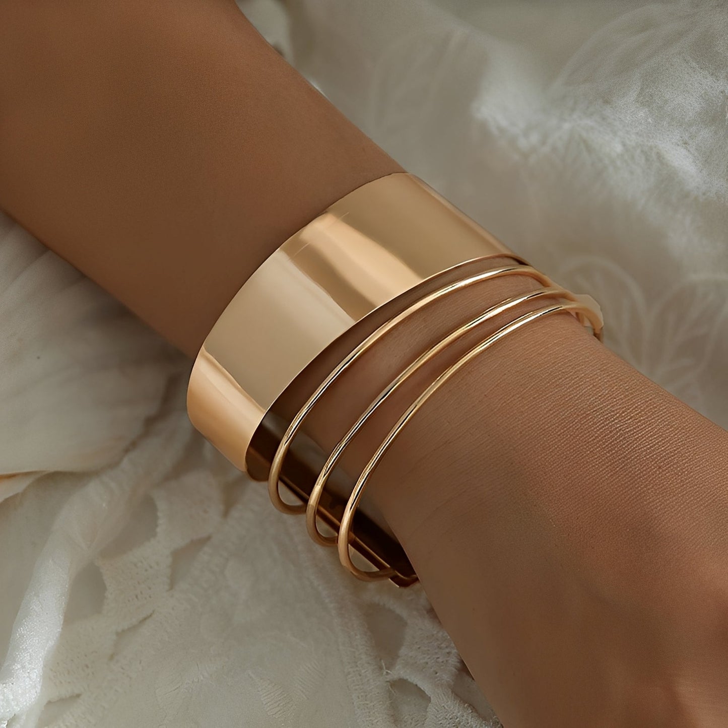 Camille – Classic Vintage Bracelet in Gold