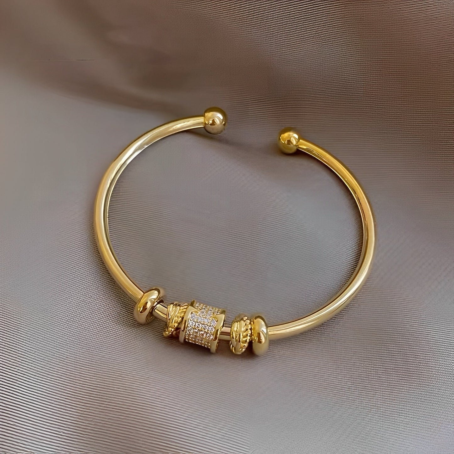 Ella – Adjustable Bracelet with Golden Pendants
