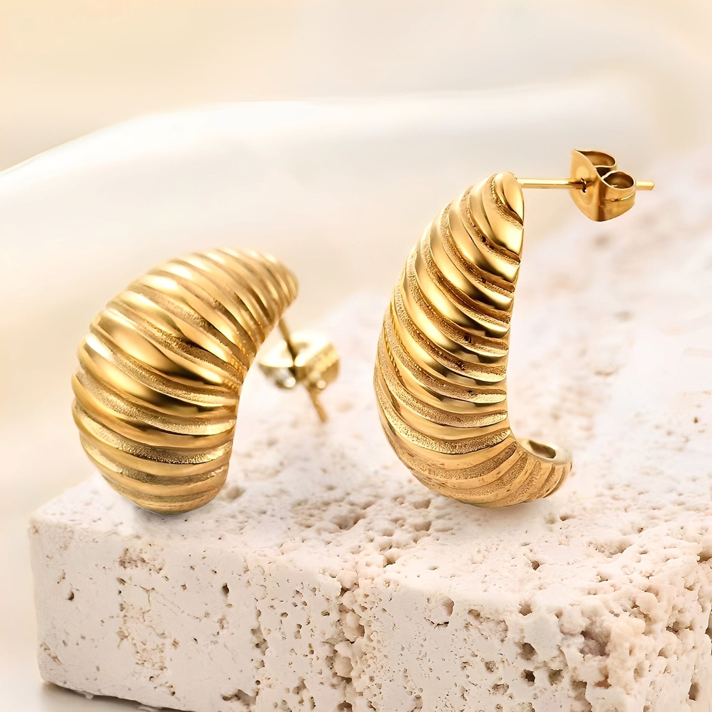 Alice – Stylish Gold-Plated Earrings