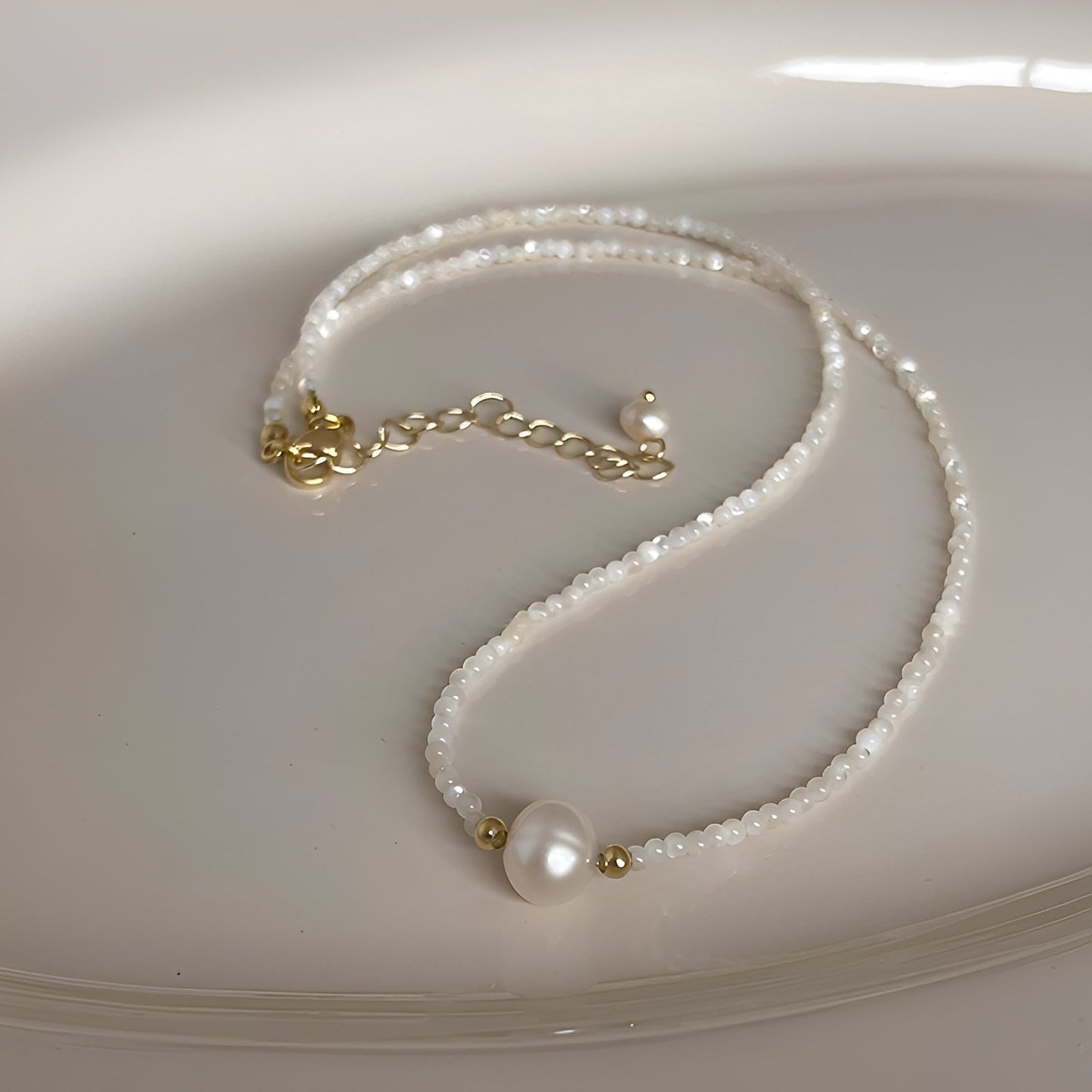 Claire – Stylish pearl necklace