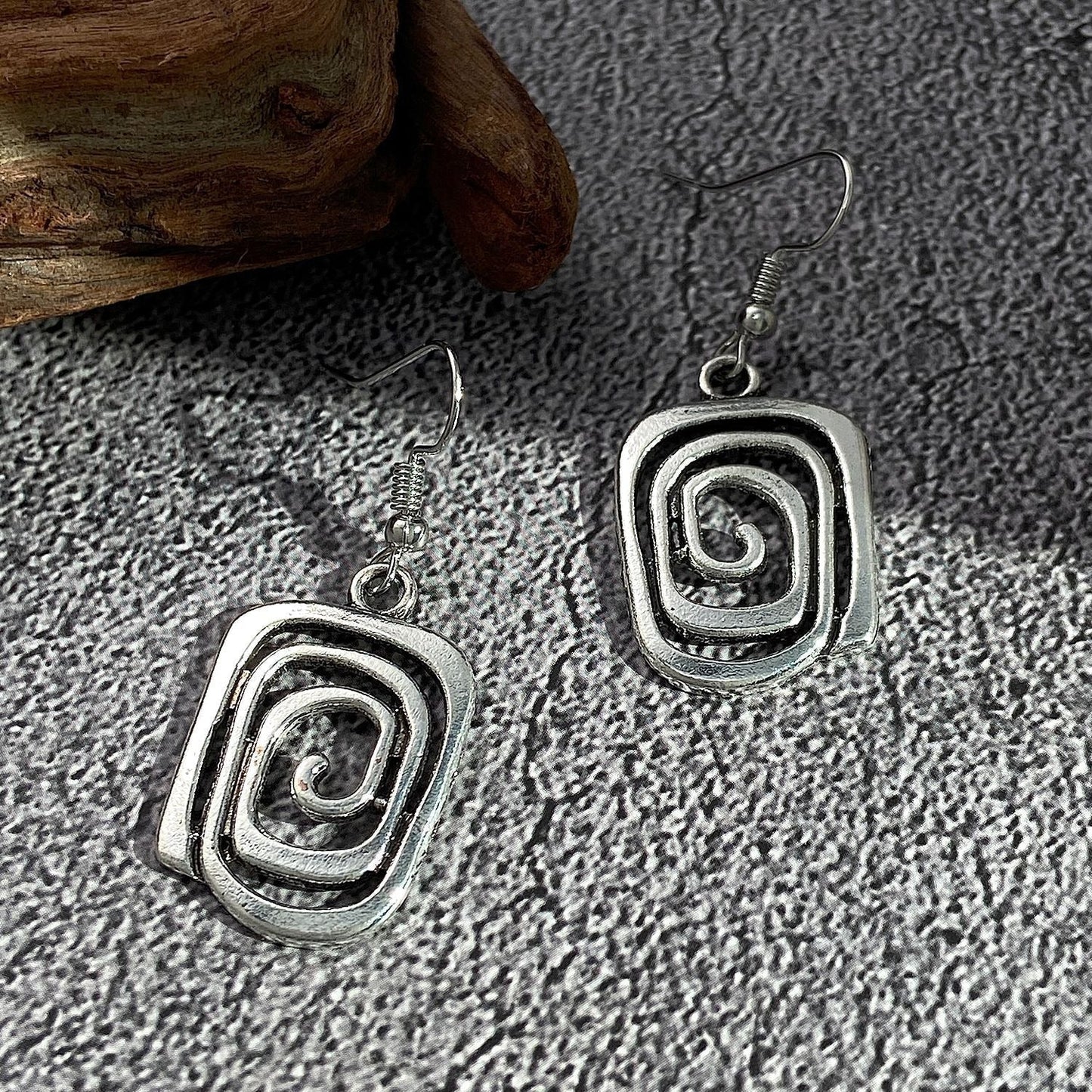 Eva – Spiral Earrings in Retro Style in Silver