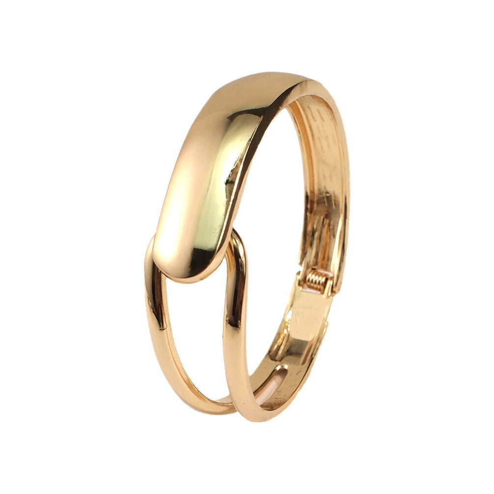 Alyssa – Stylish Golden Bracelet