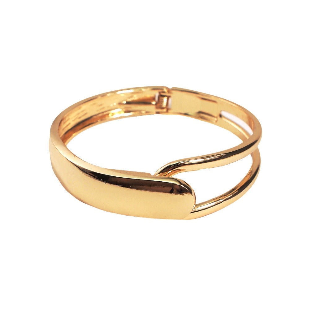 Alyssa – Stylish Golden Bracelet