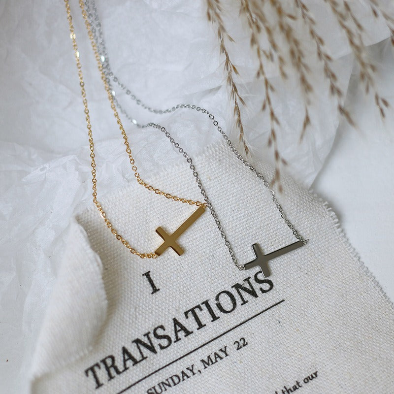 Nelly – Chain minimalist cross gold