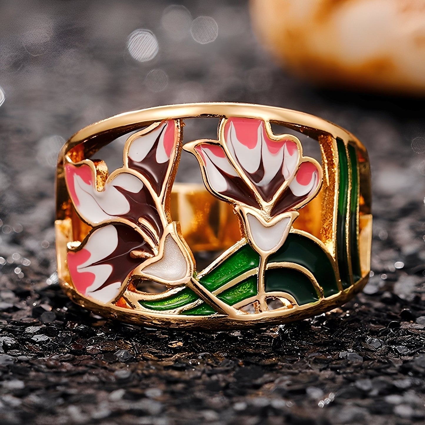 Cess – Enamelled gold ring with flowers in vintage style