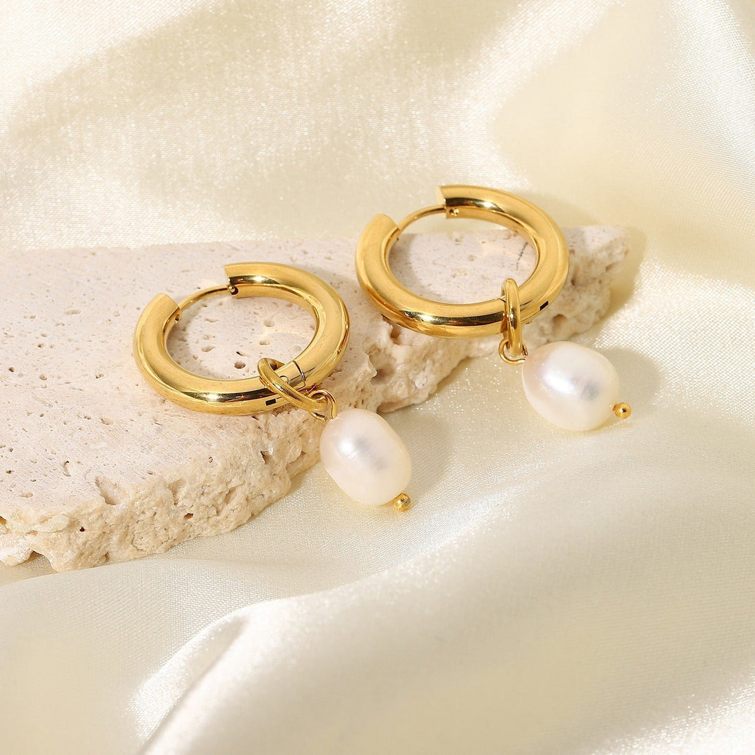 Ada – Stylish Pearl Earrings