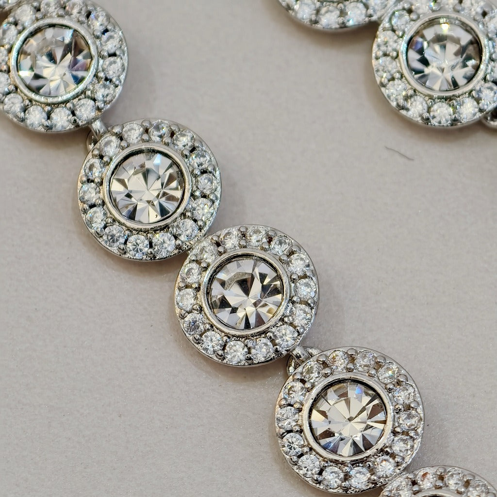 Victoria – Necklace and Bracelet with Shimmering Round Button