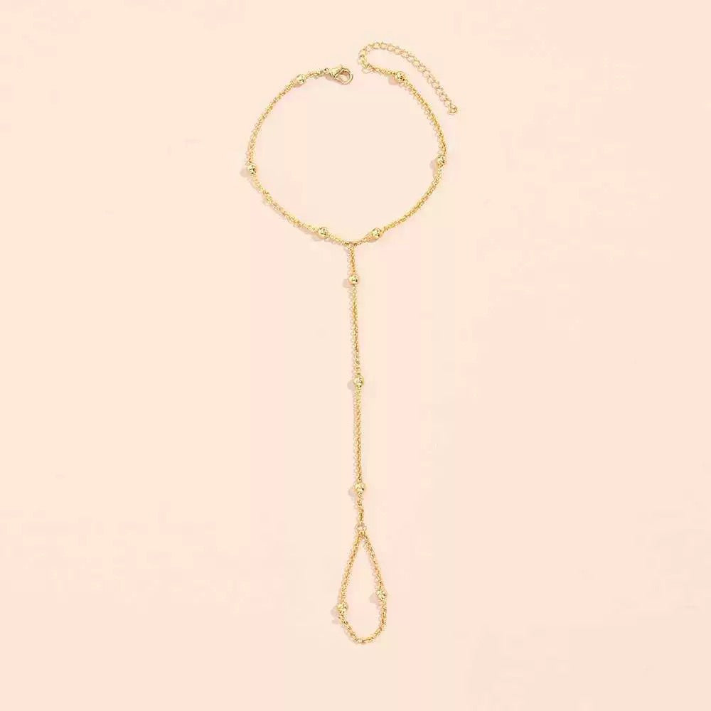 Lisa – Bracelet Chain Pearls and Gloves