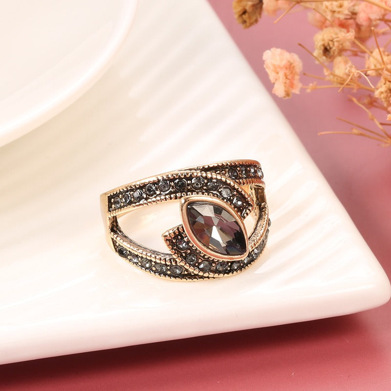 Amena – Stylish Ring of Dark Crystal
