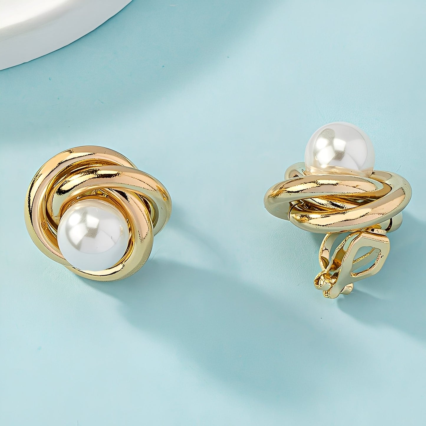 Krisna – Stylish Gold Earrings with Pearls