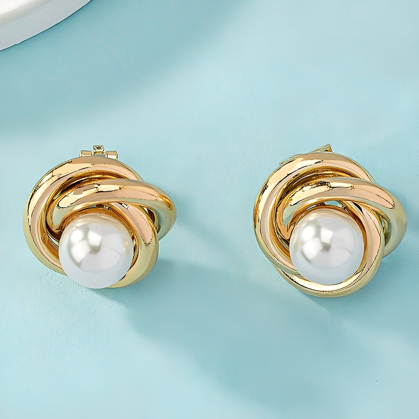 Krisna – Stylish Gold Earrings with Pearls