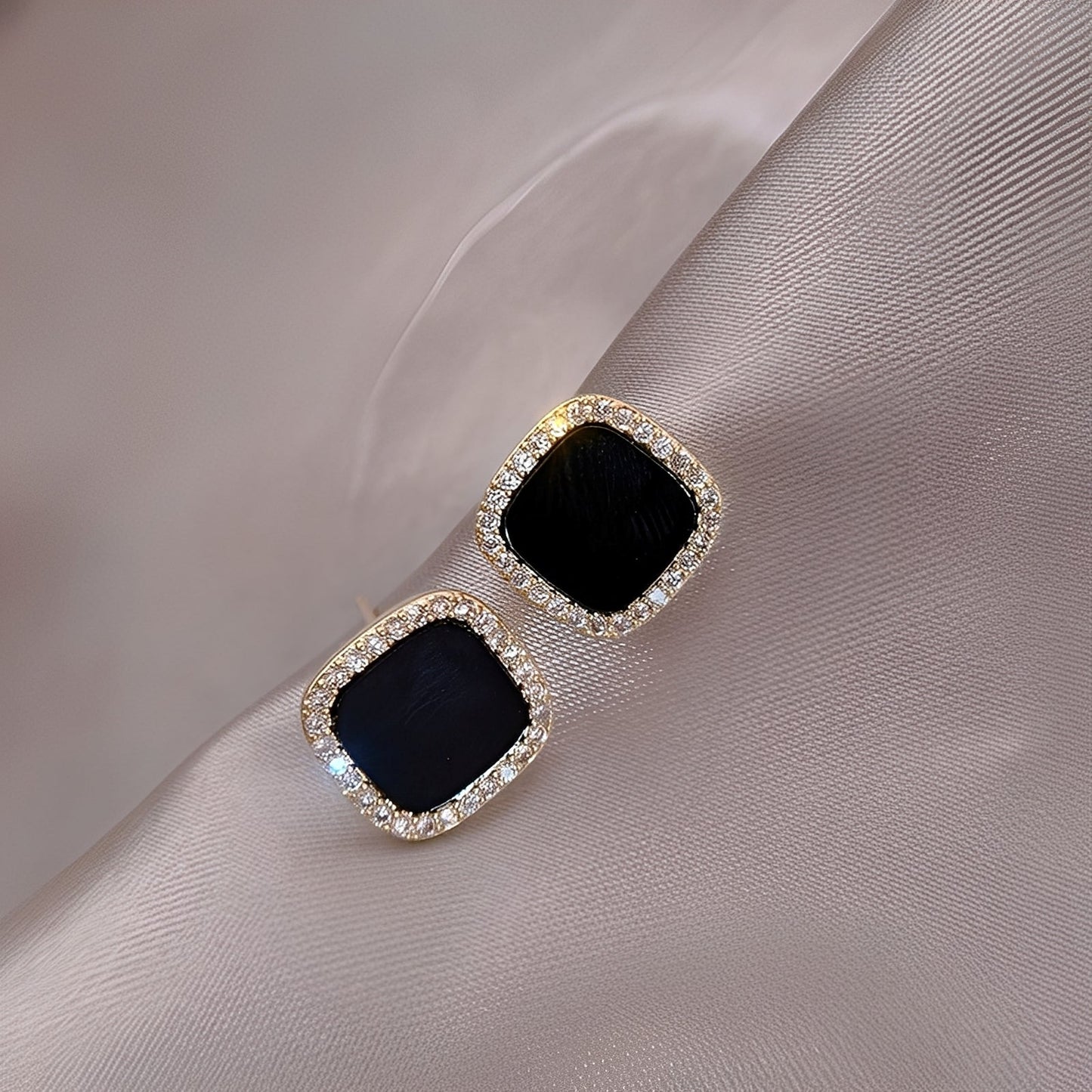 Catherine – Earrings with Onyx and Eternal Diamonds