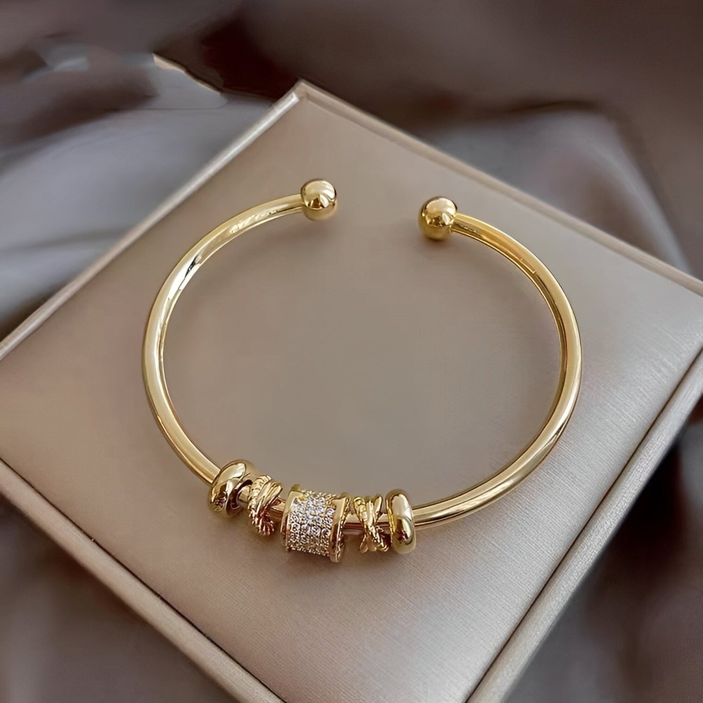 Ella – Adjustable Bracelet with Golden Pendants