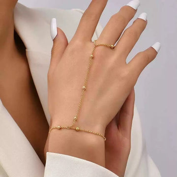 Lisa – Bracelet Chain Pearls and Gloves