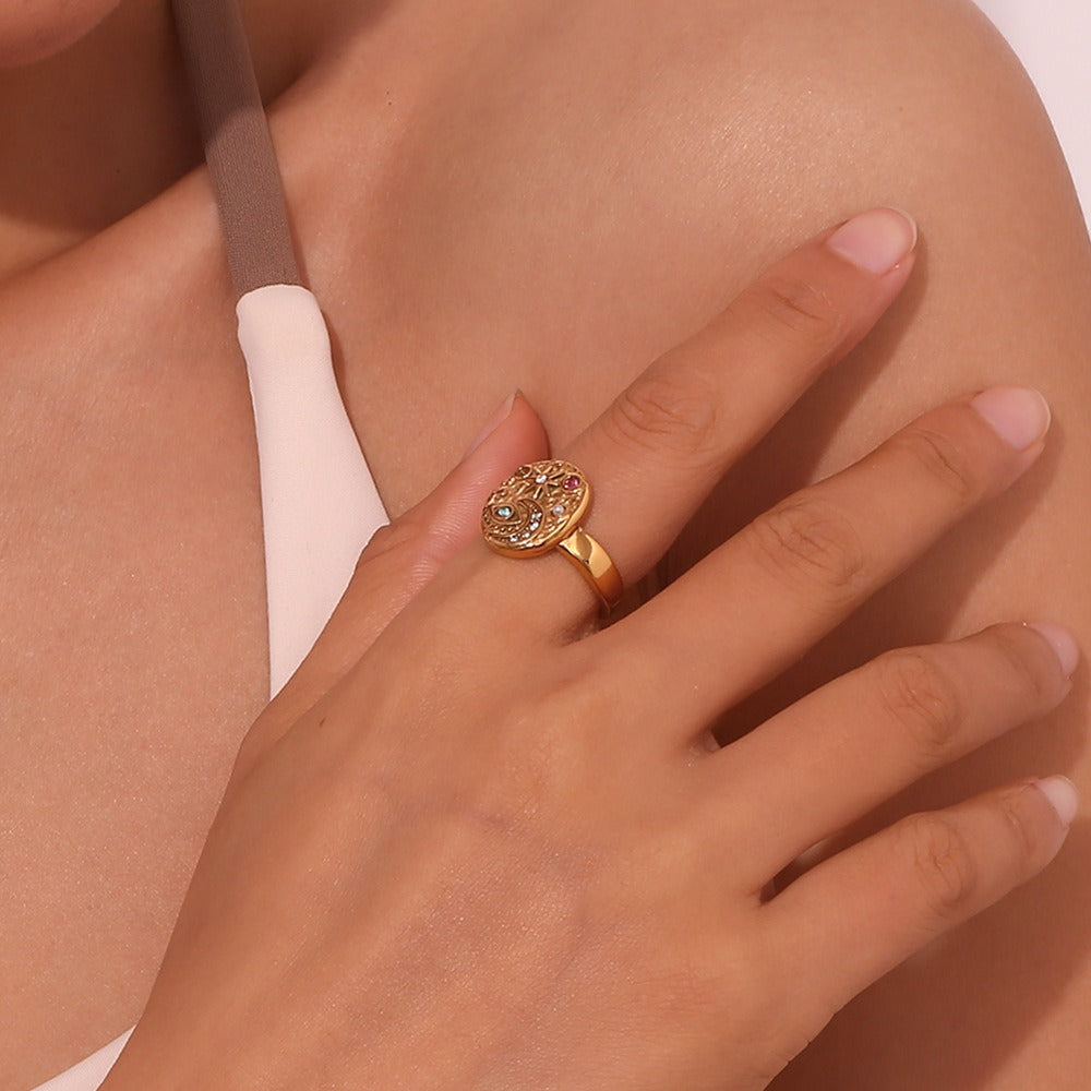 Solenya – Ring with Crystal Gold Sun-Moon Motif