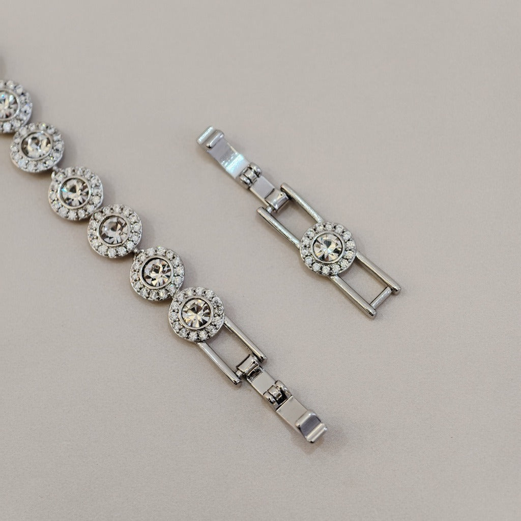 Victoria – Necklace and Bracelet with Shimmering Round Button