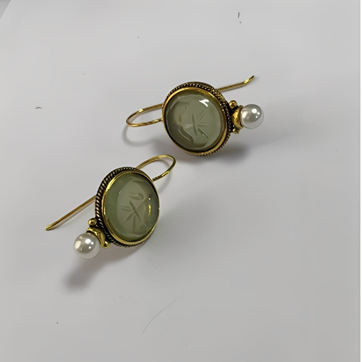 Nolwenn – Vintage Earrings with Pearl and Emerald