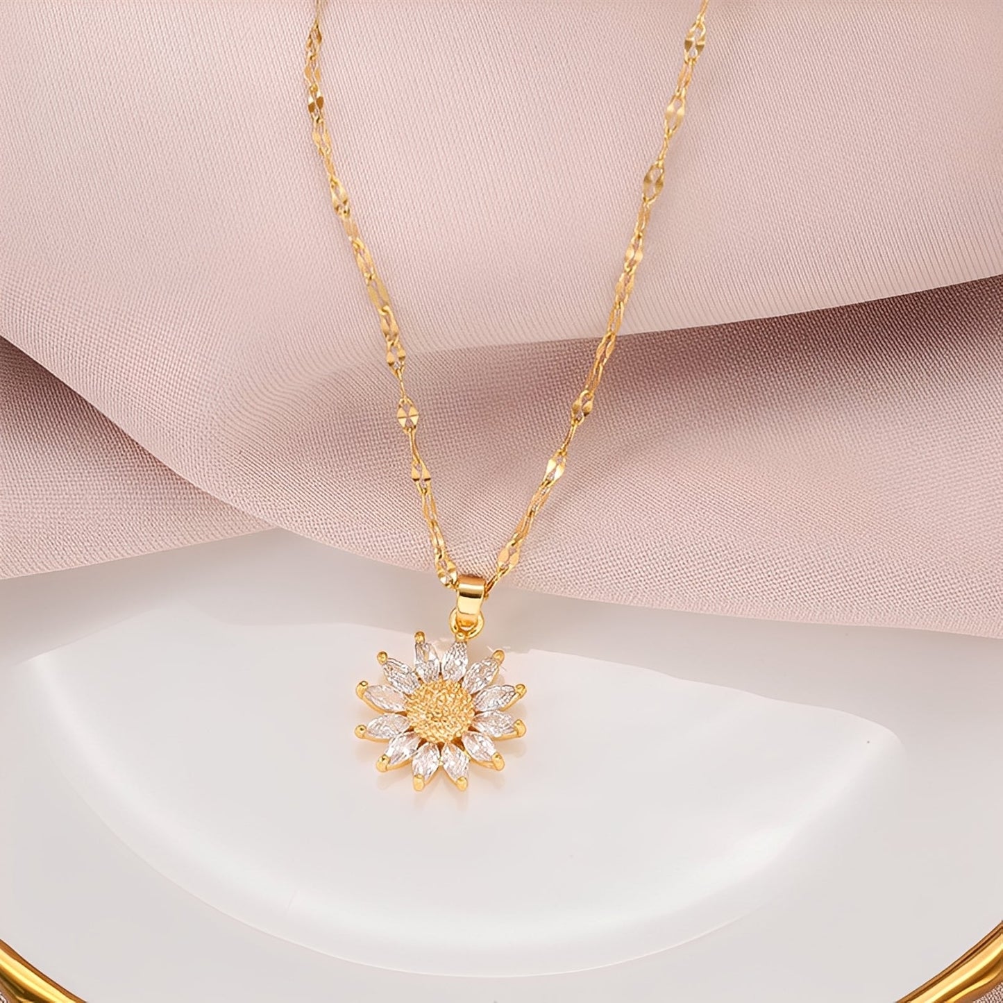 Manon – Necklace Sunflower Radiant in Gold