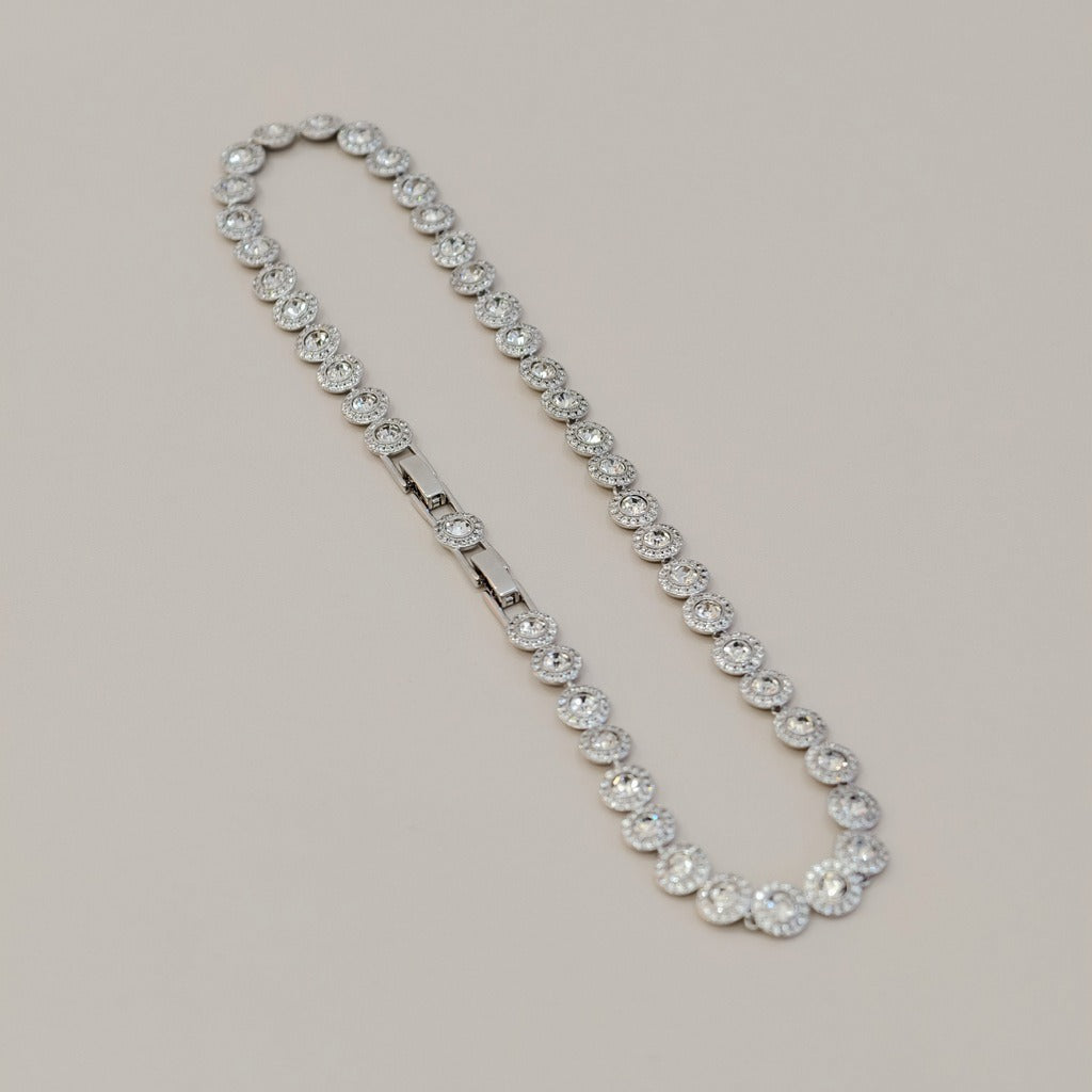 Victoria – Necklace and Bracelet with Shimmering Round Button