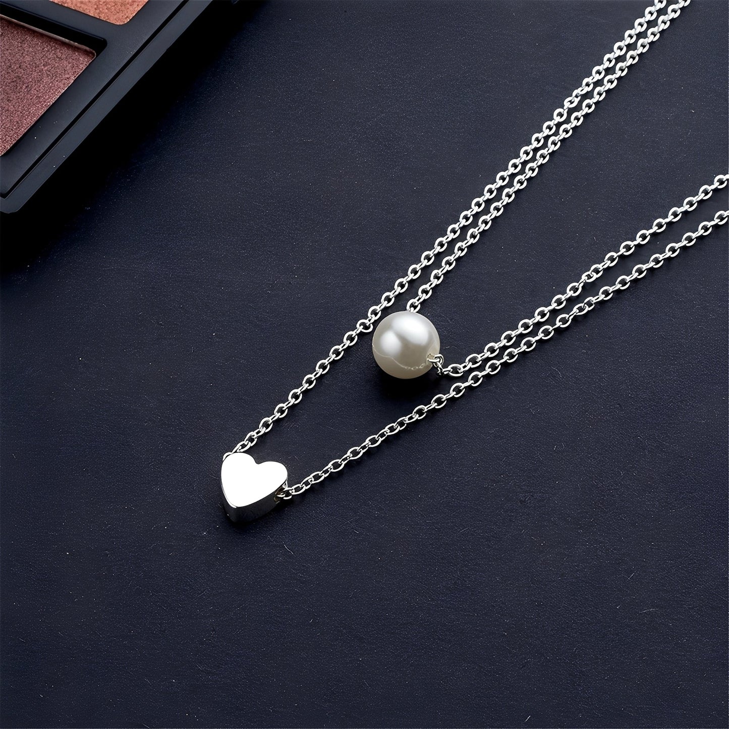 Julia – Stylish Necklace with Pearls and Hearts