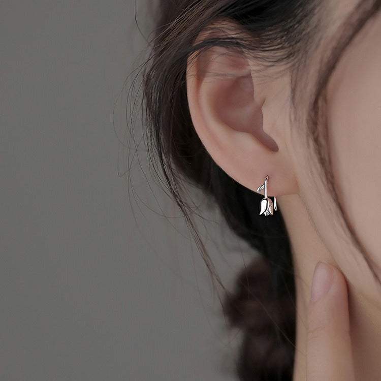 Isabelle – Elegant Hanging Tulip Earrings