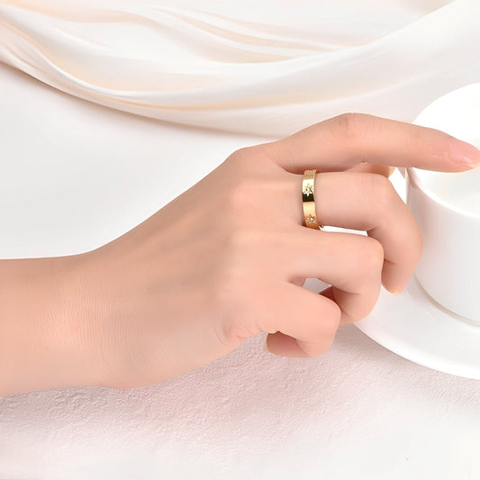 Nova – Gold ring with sparkling stars