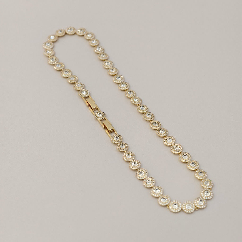 Victoria – Necklace and Bracelet with Shimmering Round Button