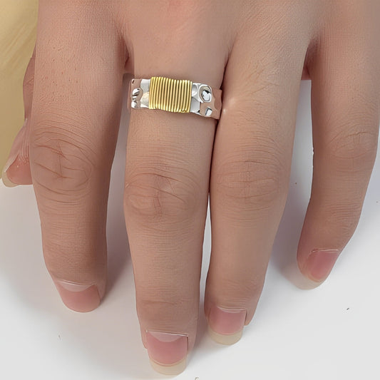Cecile – Stylish Silver Ring with Gold Threads