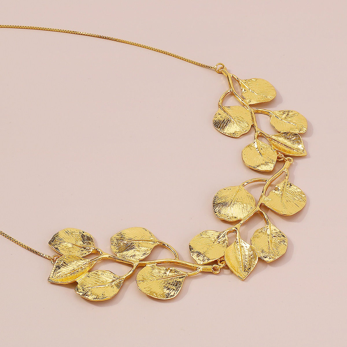 Mitena – Necklace made of Metal in Leaf Design