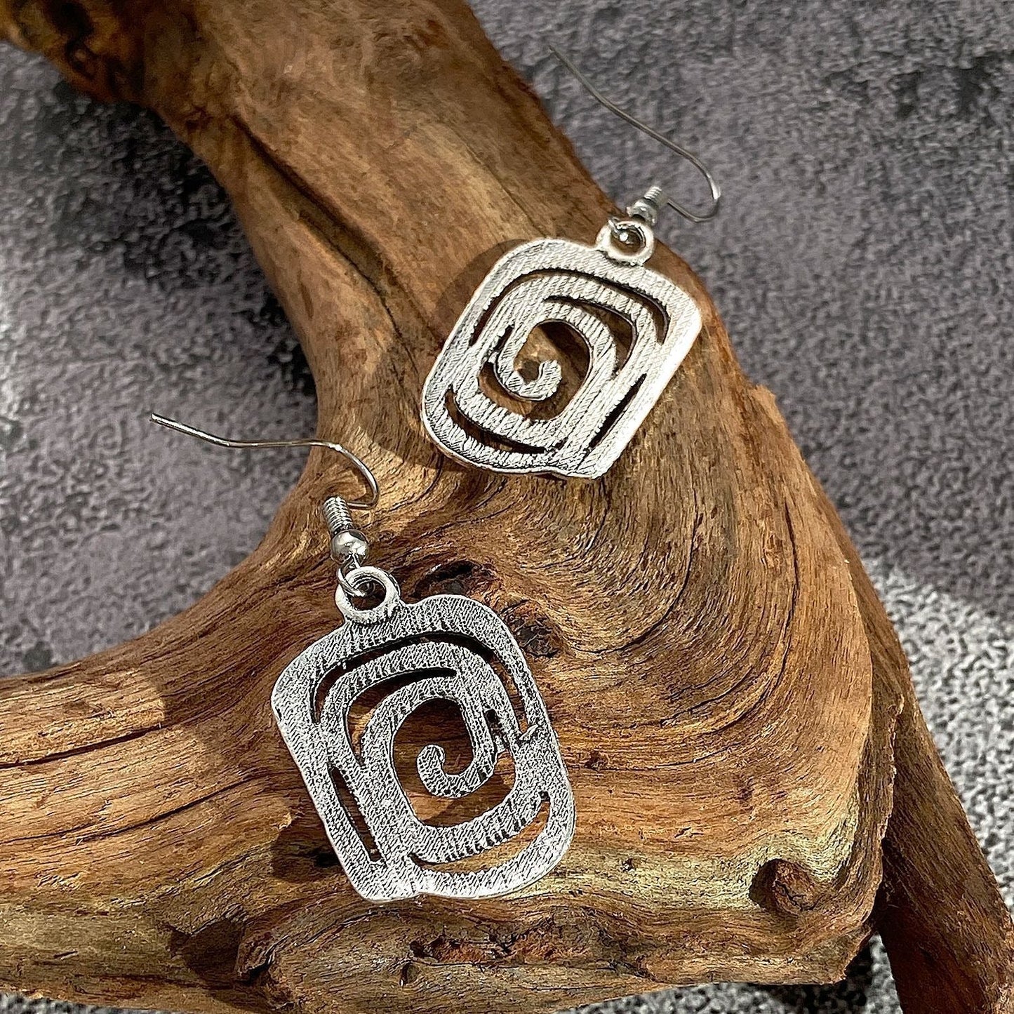 Eva – Spiral Earrings in Retro Style in Silver